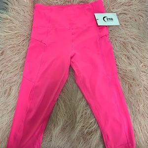 NEW ZYIA cropped leggings in BRIGHT pink